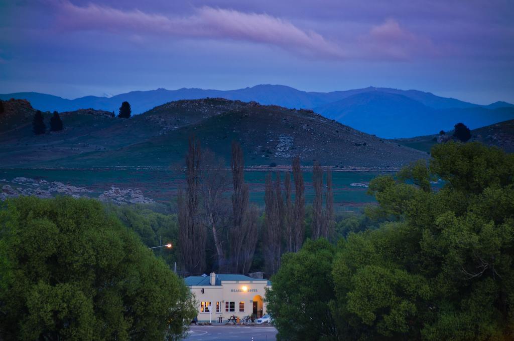 Blacks Hotel Ophir Bagian luar foto
