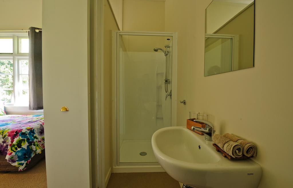 Blacks Hotel Ophir Bagian luar foto