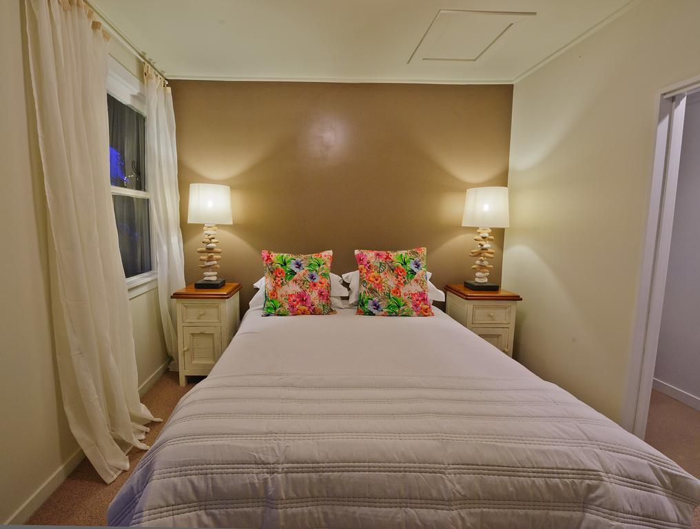 Blacks Hotel Ophir Bagian luar foto