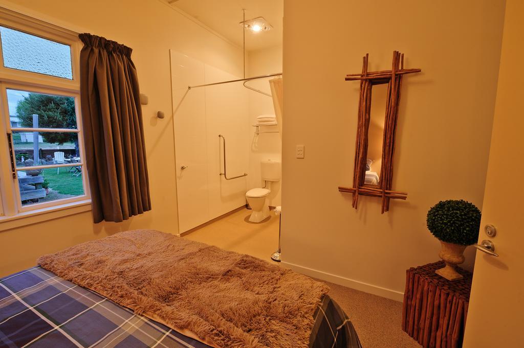 Blacks Hotel Ophir Bagian luar foto