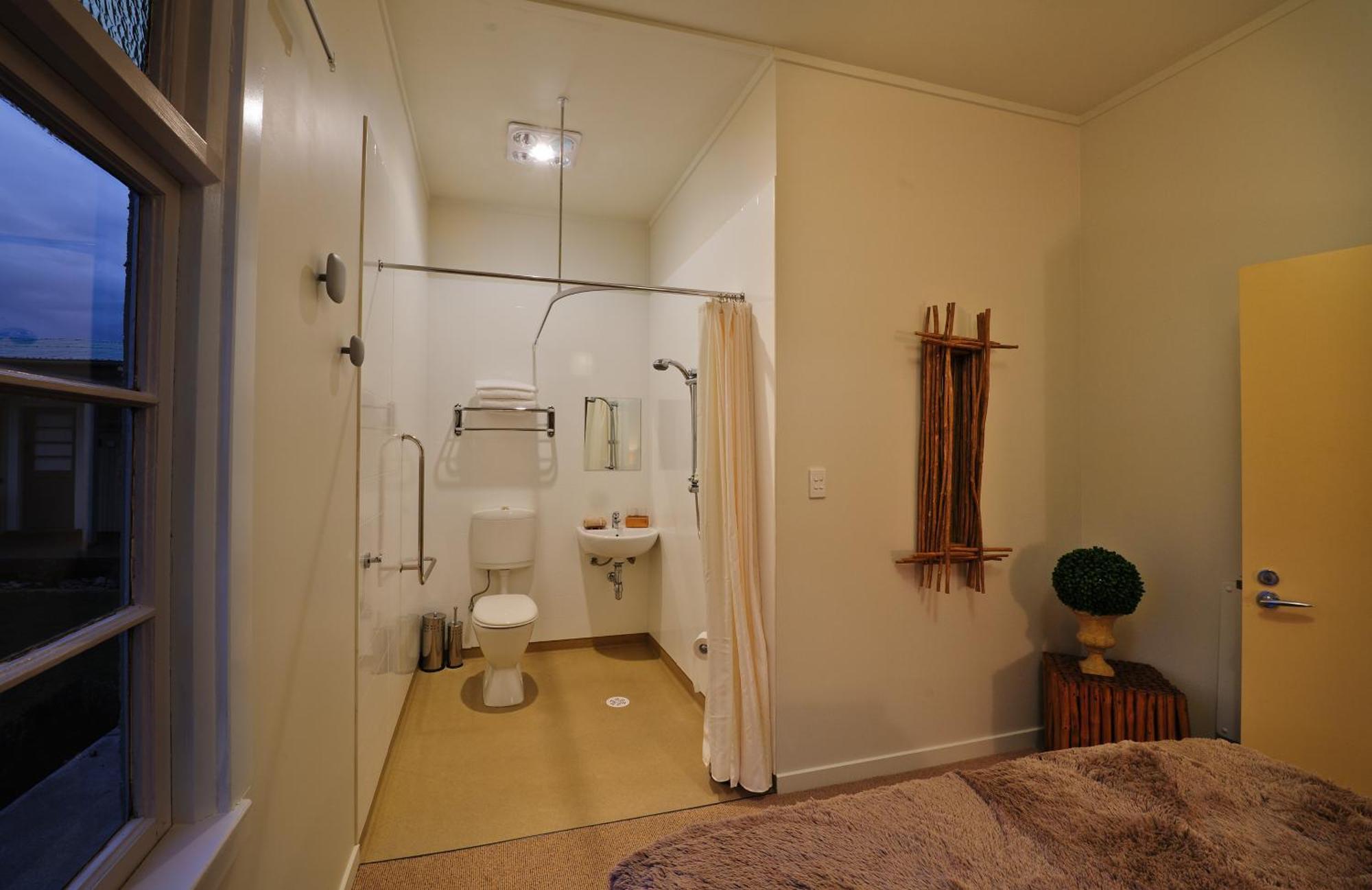 Blacks Hotel Ophir Bagian luar foto