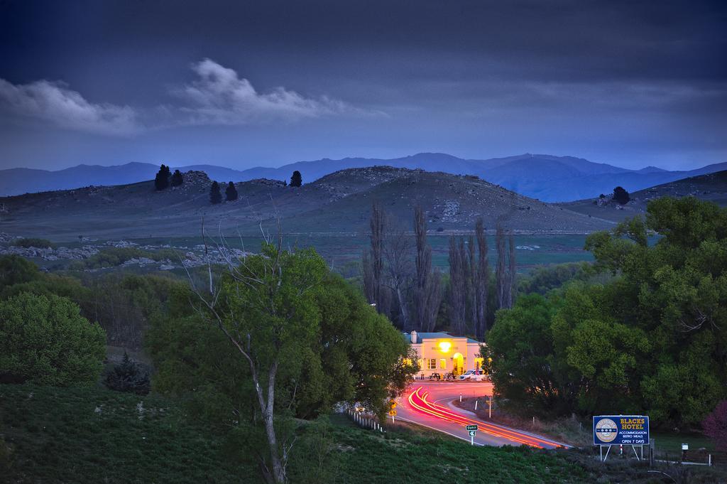 Blacks Hotel Ophir Bagian luar foto