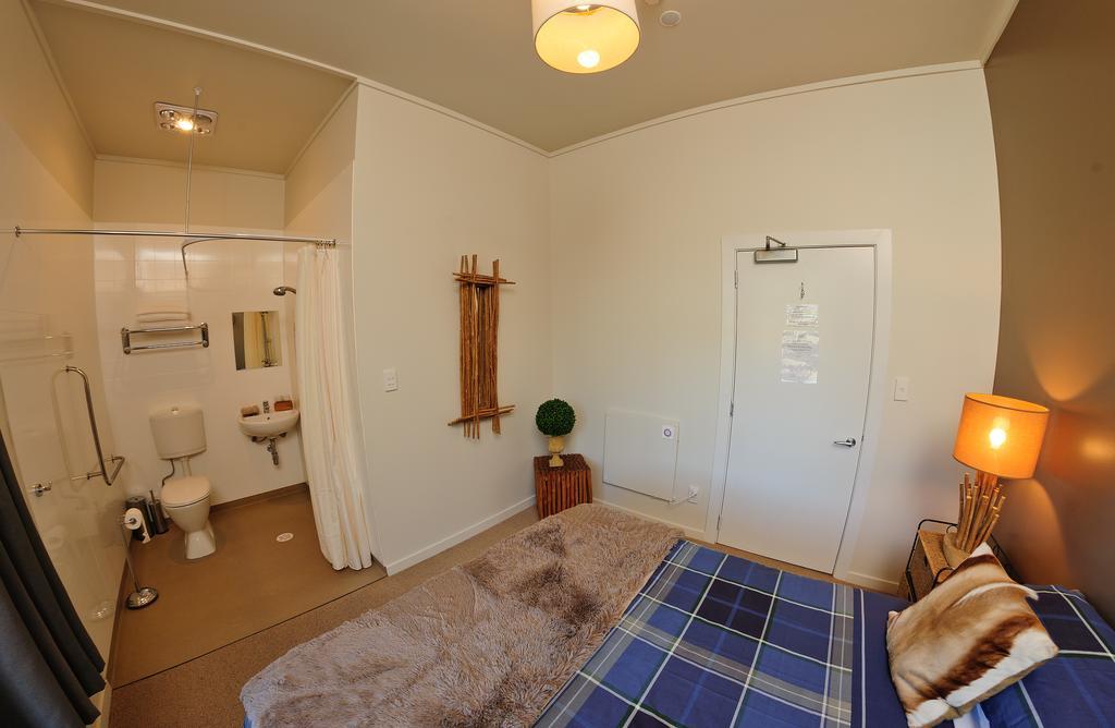 Blacks Hotel Ophir Bagian luar foto