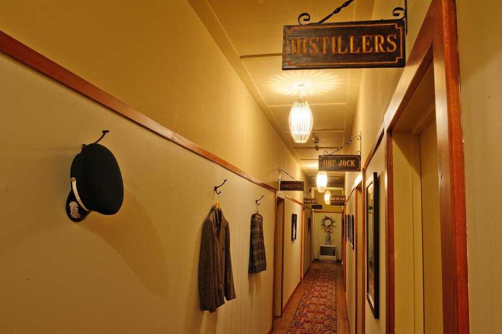 Blacks Hotel Ophir Bagian luar foto