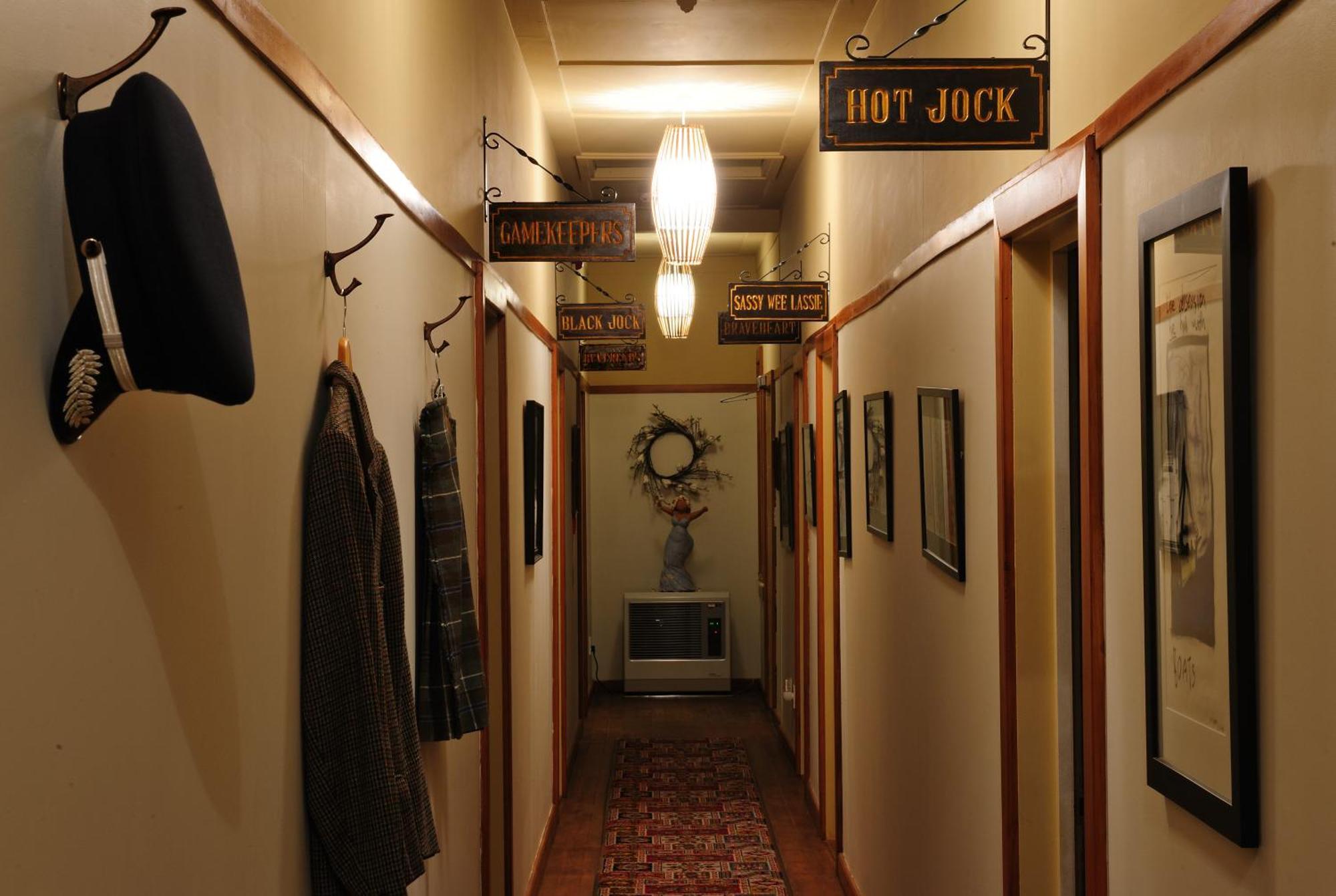 Blacks Hotel Ophir Bagian luar foto