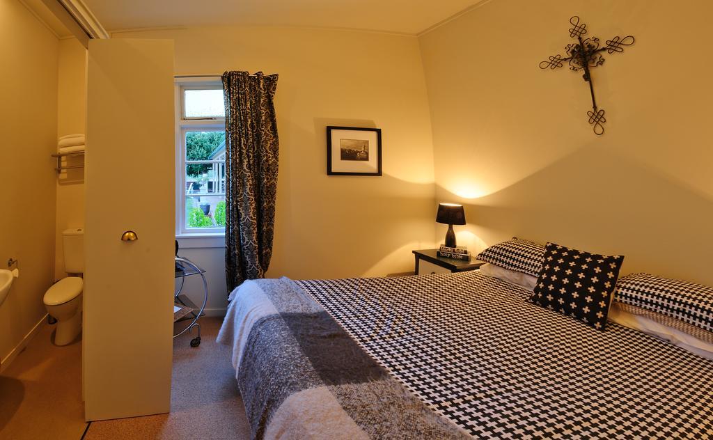 Blacks Hotel Ophir Bagian luar foto
